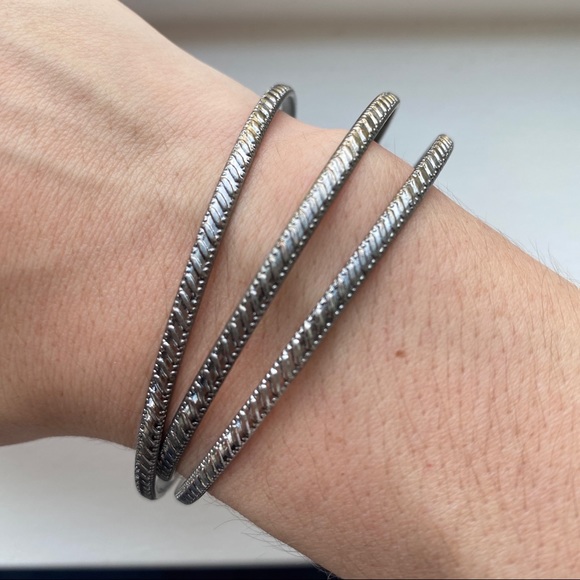 Vintage silver striped stacking bangle bracelets - Picture 5 of 5
